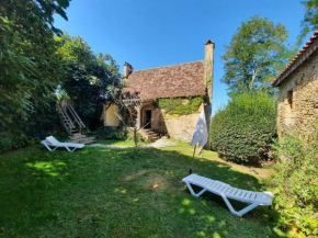 Maison en pierres avec vue sur la Dordogne